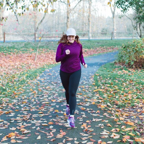 ⬇️ Brooks Running Dash Hoodie in Burgundy Size Medium - Picture 1 of 8
